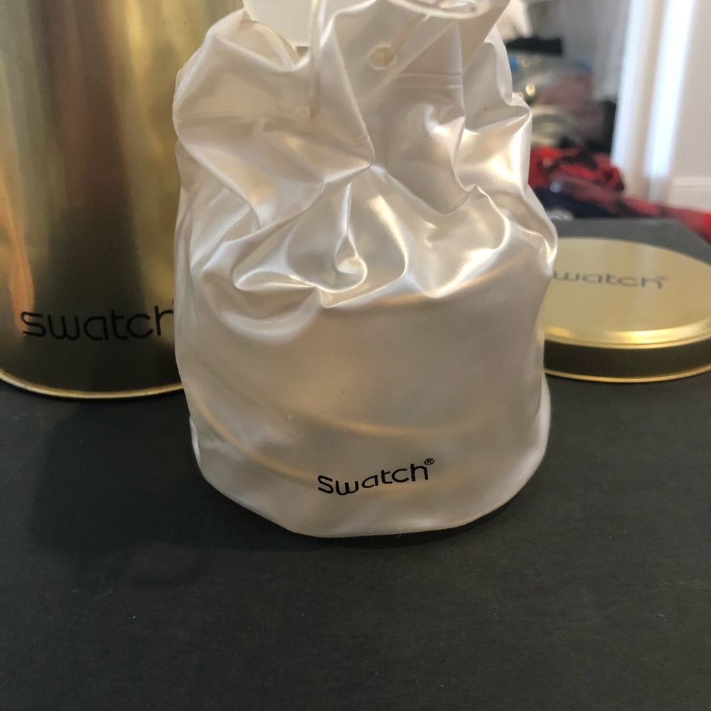 Swatch - Picture 2 of 6